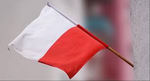 Flaga Polska wbita w mur